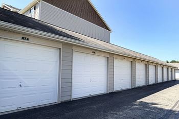 Detached garages/attached garages